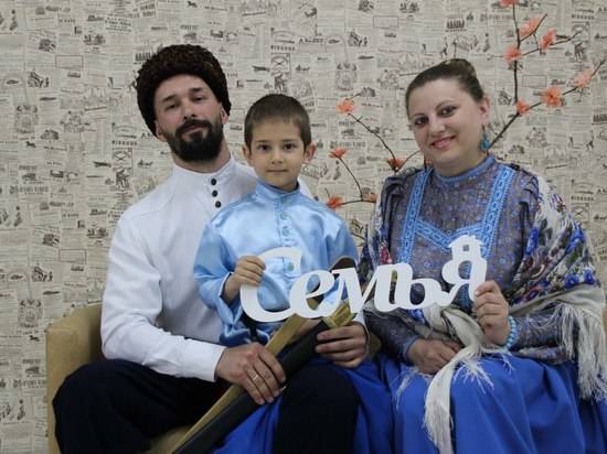 Семейные традиции: стартовал конкурс "Молодая семья — будущее России"