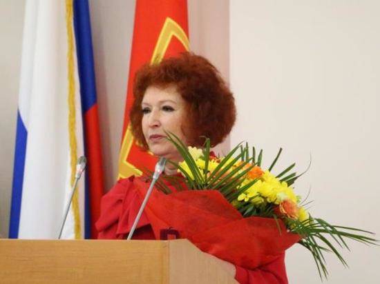 Директора волгоградской школы искусств «Воскресение» наградили почетным знаком «За верность Отечеству»