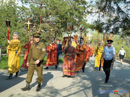 Крестный ход к собору Александра Невского начался в Волгограде