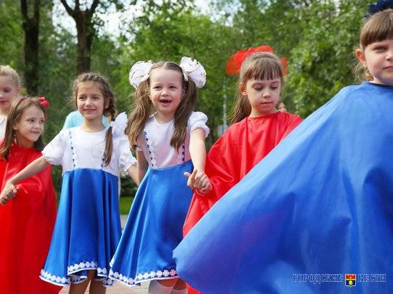 дети праздник танцы