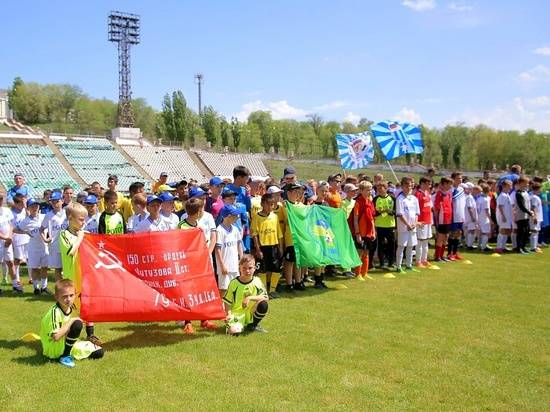 В Волжском завершился традиционный турнир юных футболистов «Кубок Победы»