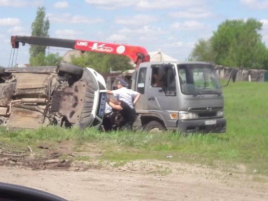 Патрульный автомобиль ГИБДД перевернулся в Волгоградской области