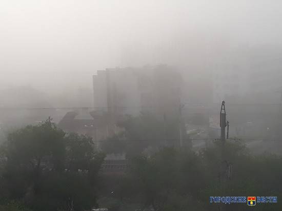 Как в кино: с утра в среду Волгоград накрыл густой туман