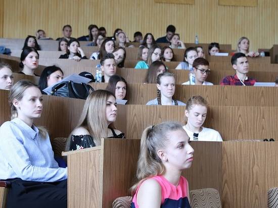 Сдачу ЕГЭ в Волгоградской области проконтролируют более ста студентов