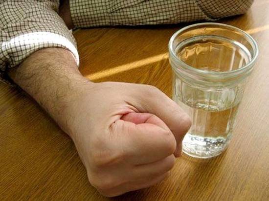 В Кировском районе распитие водки на лавочке закончилось дерзкой кражей