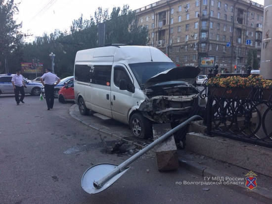 В центре Волгограда произошло очередное ДТП с маршруткой