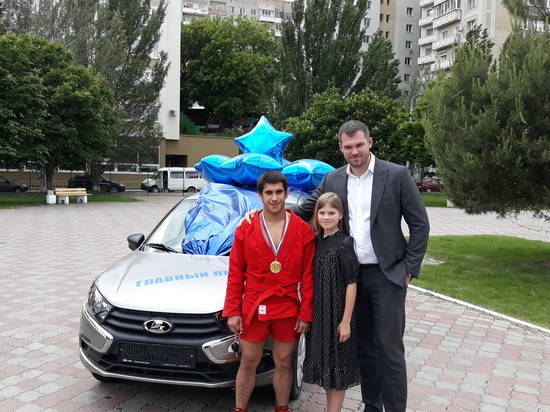 Юный волгоградский самбист победил на соревнованиях и выиграл автомобиль