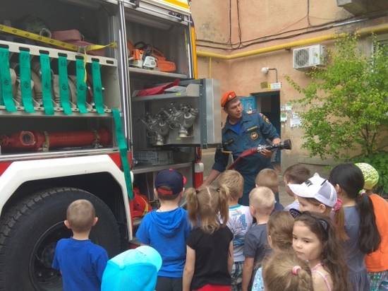 В первый летний день маленьким волжанам устроили эстафету пожарной безопасности