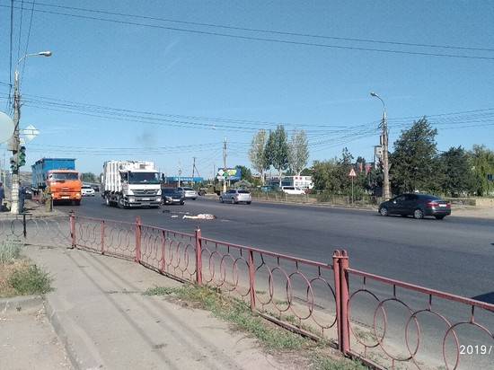 Женщина погибла под колесами двух машин на юге Волгограда