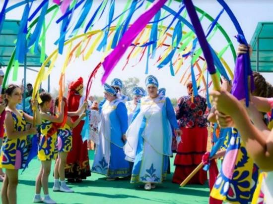 В Котельниковском районе состоялся фольклорно-этнографический праздник «Троица»