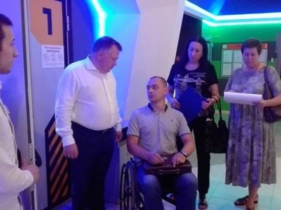 Волгоградские единороссы проверяют доступность кинотеатров для  людей с ограниченными возможностями здоровья