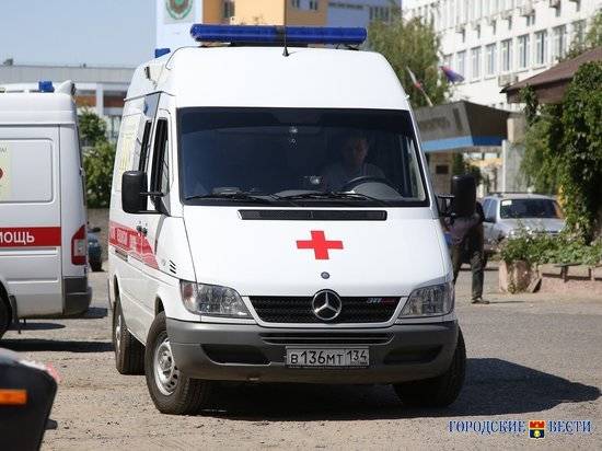 В Волгограде нетрезвый водитель сбил 20-летнюю девушку на тротуаре