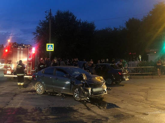 В Советском районе «Лада» не уступила дорогу иномарке: два человека в больнице