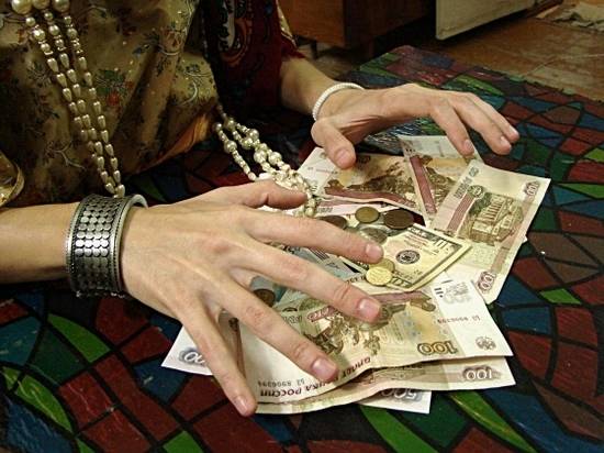 Волгоградская пенсионерка отдала «колдуньям» полмиллиона рублей