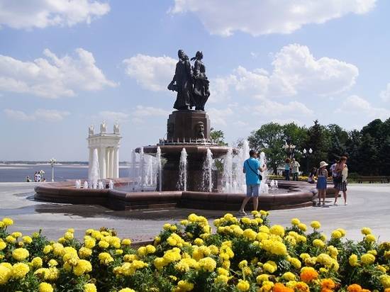 На Центральной набережной Волгограда после реконструкции открыли фонтан «Искусство»