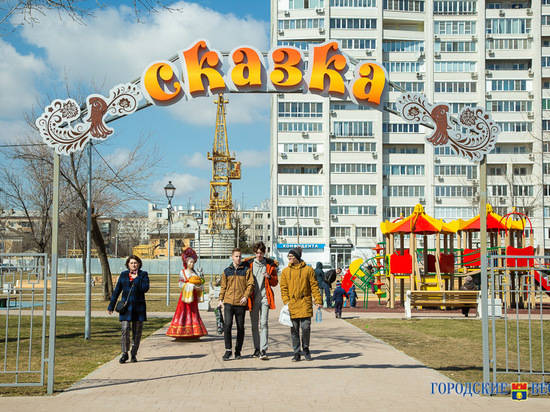 В волгоградском парке «Сказка» обновляют детскую площадкуПарки
