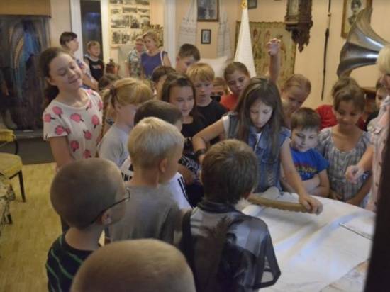 В Калаче-на-Дону школьникам показали «Времена года»