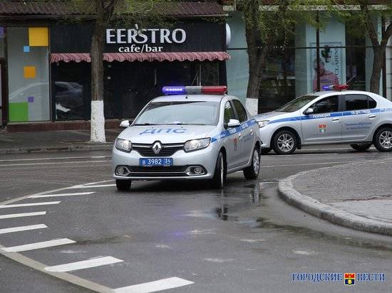 В Волгограде автоледи во дворе сбила пешехода и скрылась с места ДТП