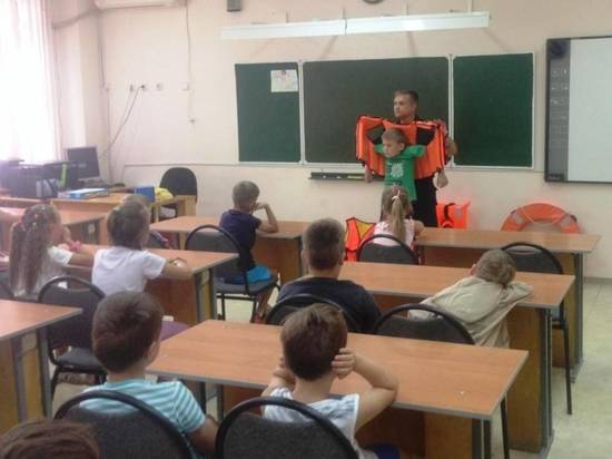 Волгоградские спасатели провели с детьми занятия по безопасности на водоёмах