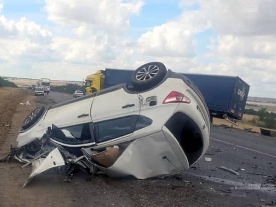 41-летний водитель иномарки погиб в ДТП с фурой под Волгоградом