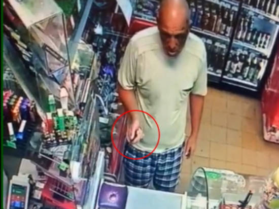 Волгоградец, угрожая ножом, похитил спиртное из магазина