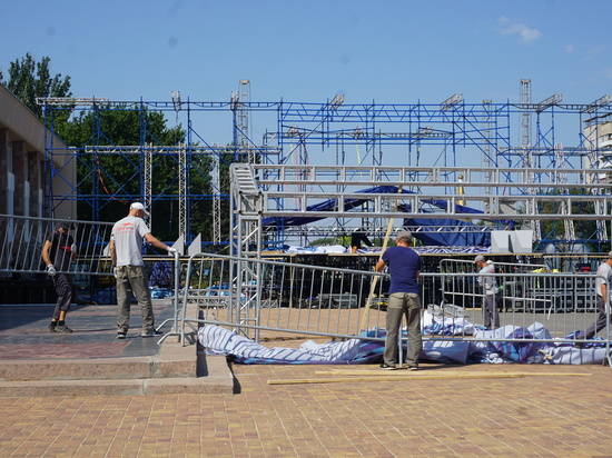 После концерта Билана с главной площади Волжского вывезли 5 КамАЗов и 10 тракторов с мусором