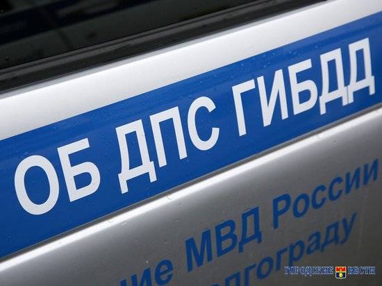 Маршрутка и автобус не поделили дорогу в Волгограде