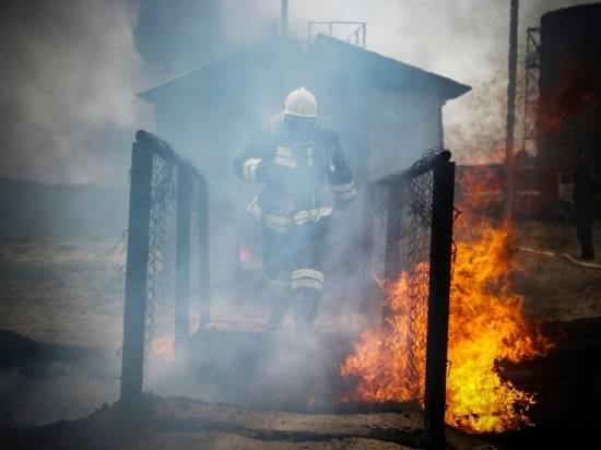 Волгоградские огнеборцы преодолели огневую полосу психологический подготовки