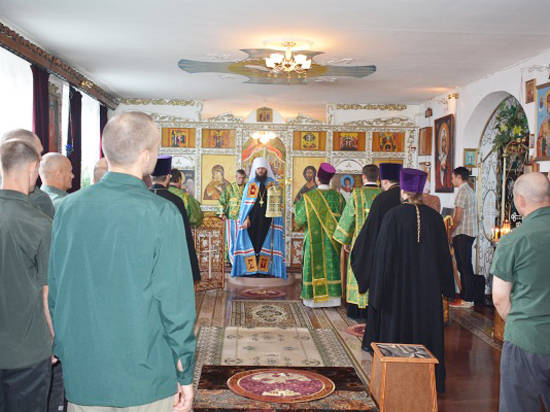 В храме Серафима Саровского в девятой колонии Волгограда впервые прошла архиерейская служба
