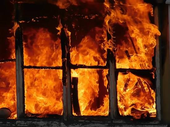В Волгограде из-за неосторожного обращения с огнем чуть не сгорела квартира