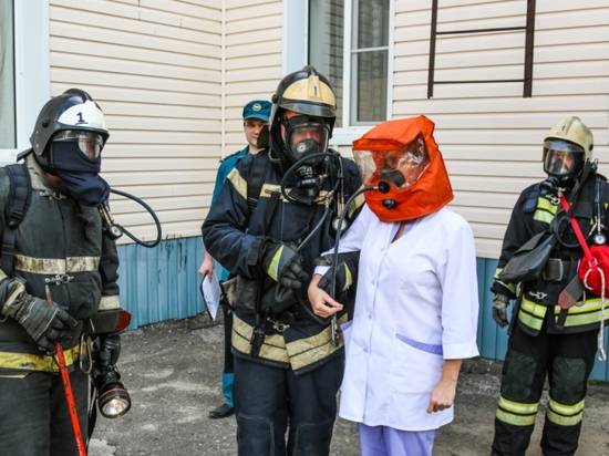 В Волгограде пожарные ликвидировали условный пожар в детском санатории