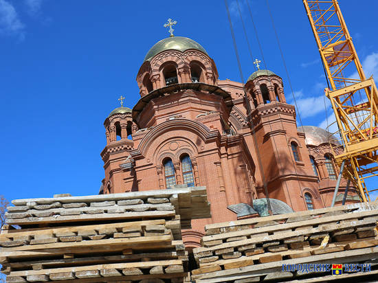 Андрей Бочаров провел попечительский совет по строительству собора Александра Невского