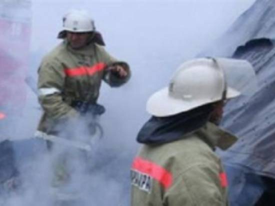 В Волжском при странных обстоятельствах ночью сгорел дачный дом