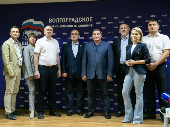 Дмитрий Медведев поздравил Андрея Бочарова с победой на выборах