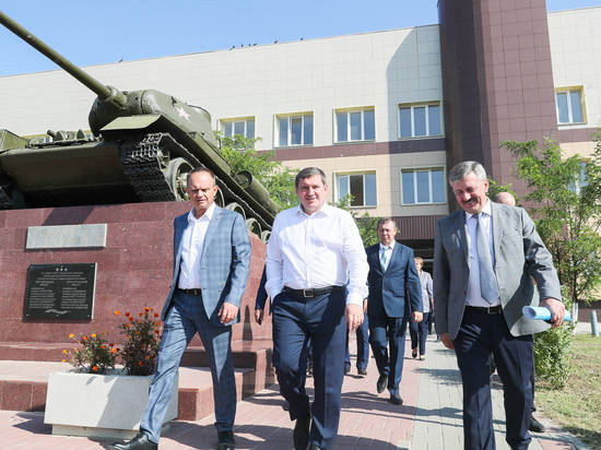 Андрей Бочаров оценил ход работ в училище имени Штепо