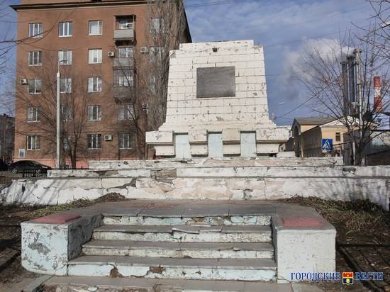 В Волгограде начались работы по восстановлению братской могилы воинов 45-й стрелковой дивизии имени Щорса