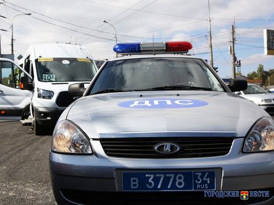 Вечером понедельника на Второй продольной в Волгограде произошло массовое ДТП