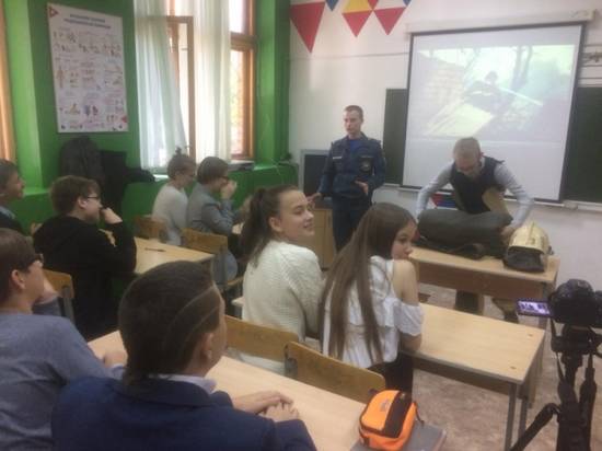 Волгоградские пожарные поделились со школьниками секретами профессии