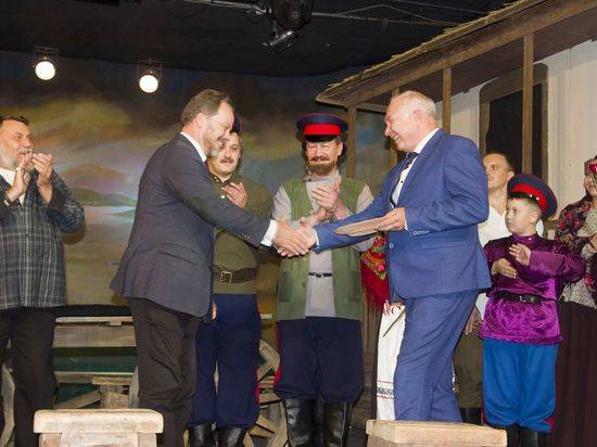 Внук Михаила Шолохова посетил Волгоградский казачий театр