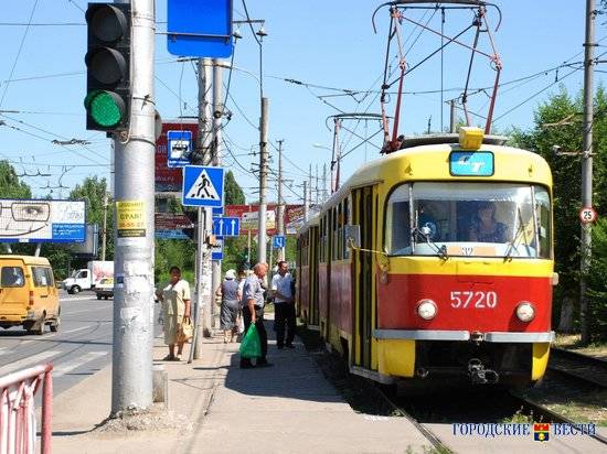 В Волгограде обновляют сразу три трамвайных полотнадороги трамваи "ремонт дорог"