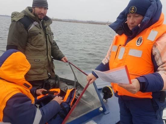 В Волгоградской области инспекторы ГИМС напомнили рыбакам о правилах поведения на водных объектах