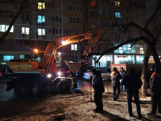 В Ворошиловском районе устраняют аварию на тепломагистрали