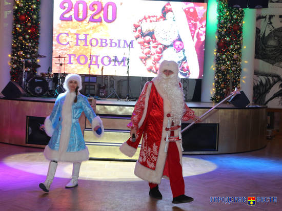 Комсомольский сад ждет волгоградцев на дискотеки и общение с Дедом Морозом
