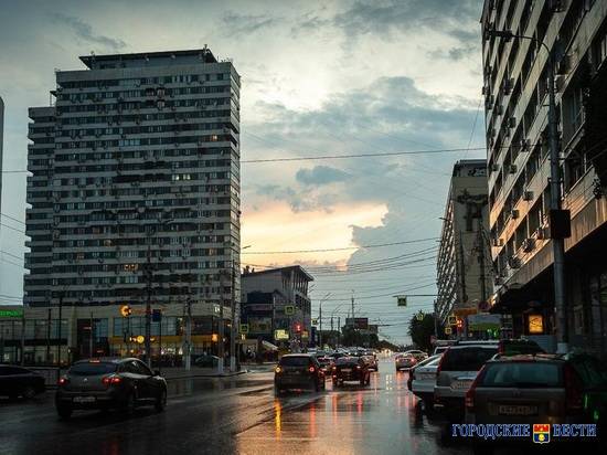 С дождей, сильного ветра и +7 тепла начнется новая неделя в Волгограде