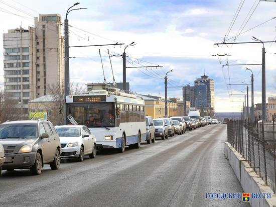 Утро понедельника в Волгограде началось с 5-балльных пробок