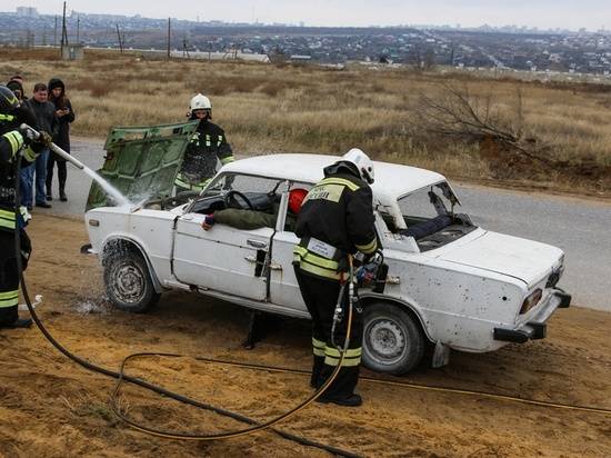 Волгоградцам напомнили правила пожарной безопасности при эксплуатации автомобиля