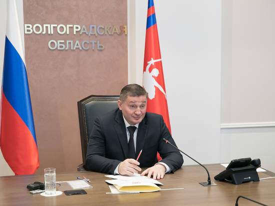 Губернатор Андрей Бочаров провёл дистанционный приём граждан