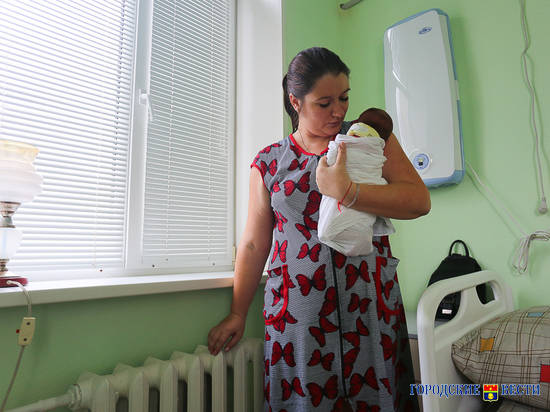 Волгоградцам ответили на вопросы о выплате 5 тысяч рублей на детей до трех лет семьям, имеющим право на материнский капитал