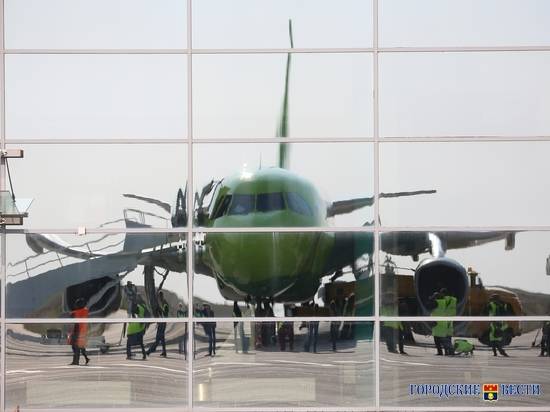 В волгоградском аэропорту встретили первый самолет из Екатеринбурга