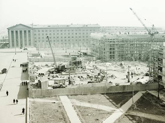 Роман Шкода показал исторический снимок строительства площади Ленина